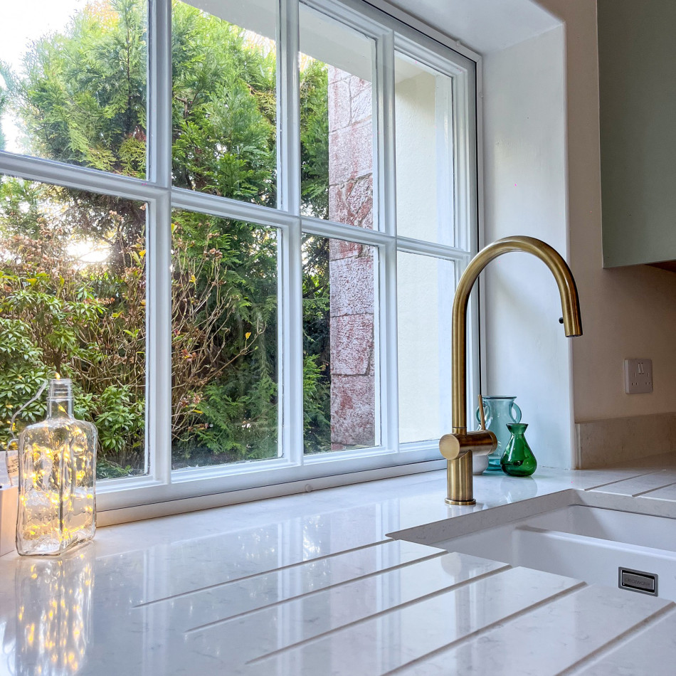 Kitchen-worktop-and-sink